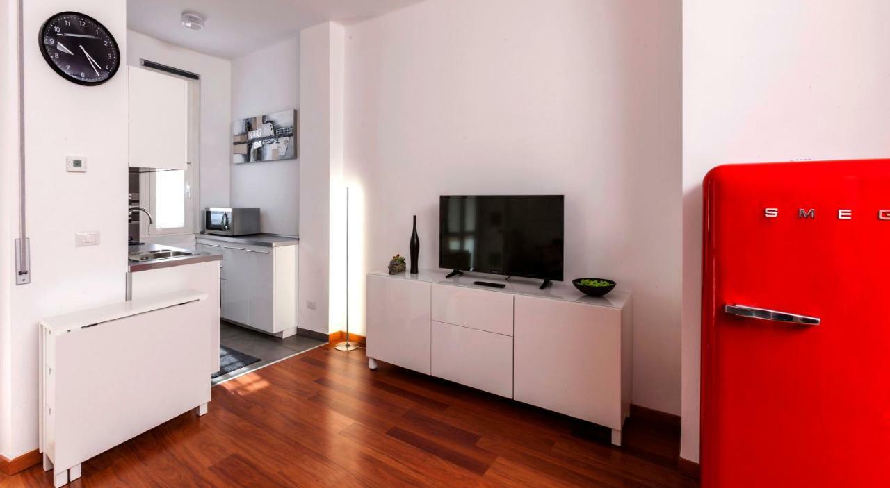 Bright House In Milan Apartment Exterior photo